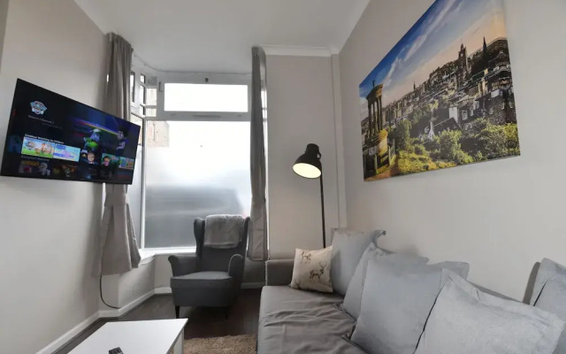 First Pleasance Luxury Apartment