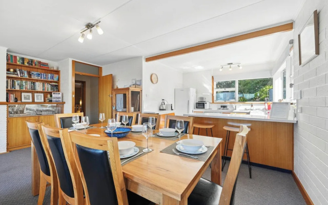 Coningham Beach House - 3 Bedrooms