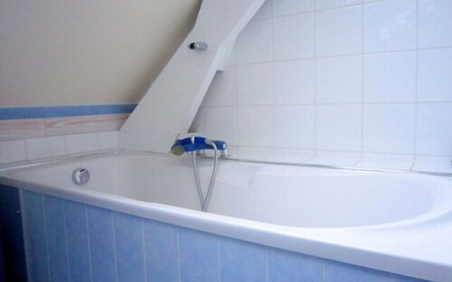 Stunning Holiday Home in Escalles near Sea