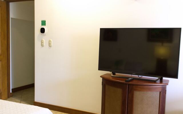 CR Luxury Los Sueños Condos