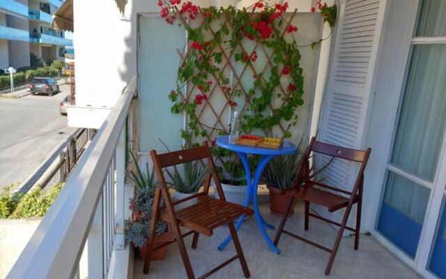 Rena's Traditional Aegean House by the Sea