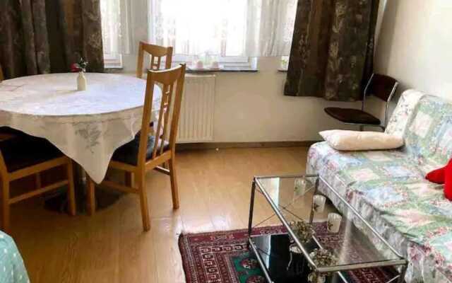 "entire Cozy Three Bedroom Apartment in Bruxelles"