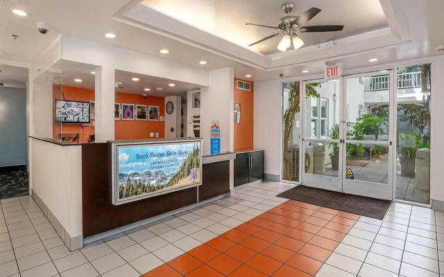 Motel 6 San Diego, CA - Downtown