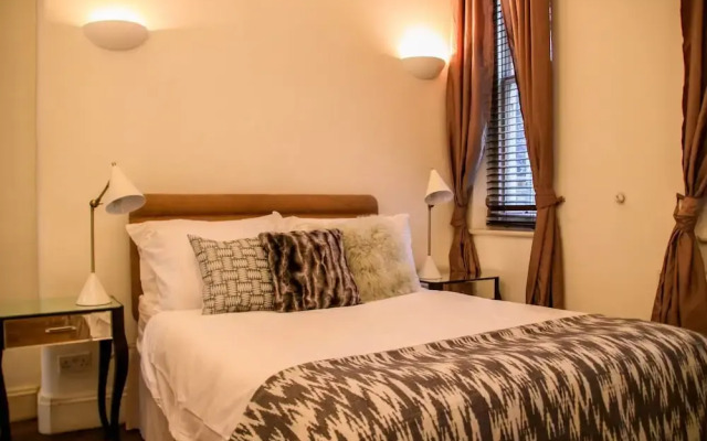 Suitely Trafalgar Square Luxury Apartment