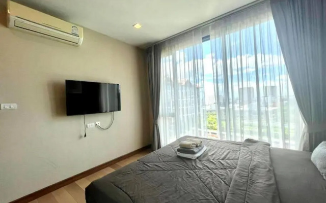 Luxury 2-Bedroom Condo with Pool