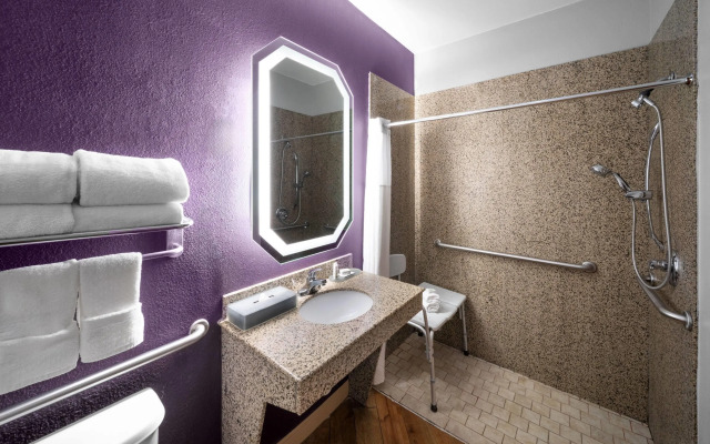 La Quinta Inn & Suites by Wyndham Brownwood