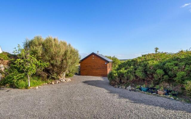 Seaside Log Cabin, Carna
