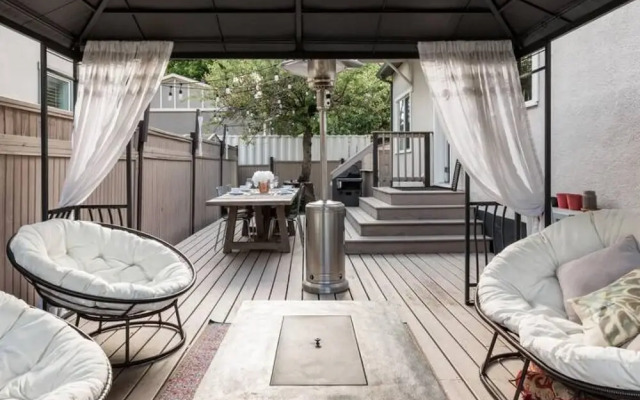 Gorgeous Bungalow With a Backyard Deck