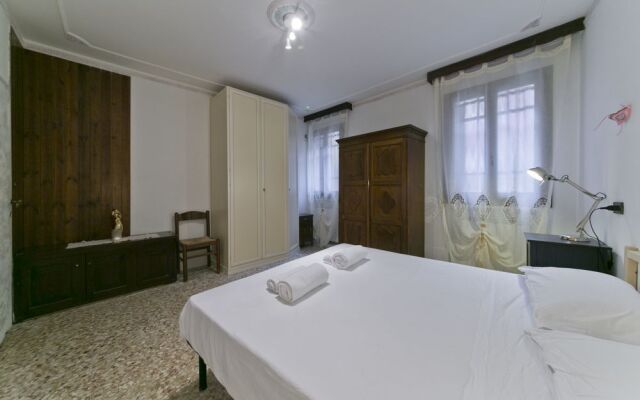 Budget San Stae House