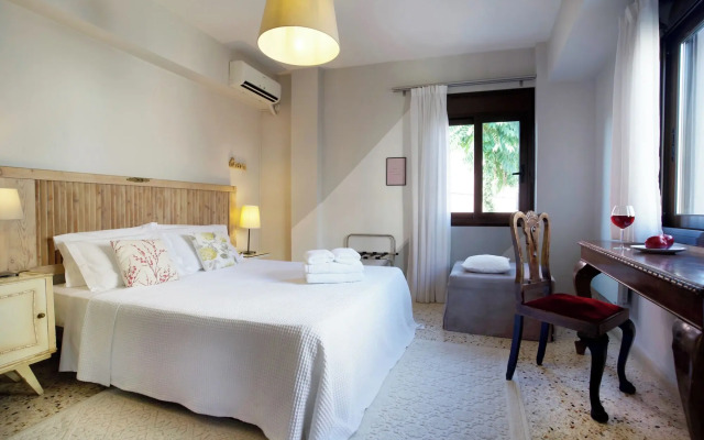 Live in Athens, Psyrri Central Apartments