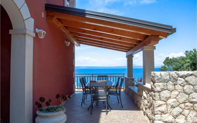 Three-Bedroom Apartment in Prigradica