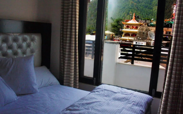 Lavish Inn