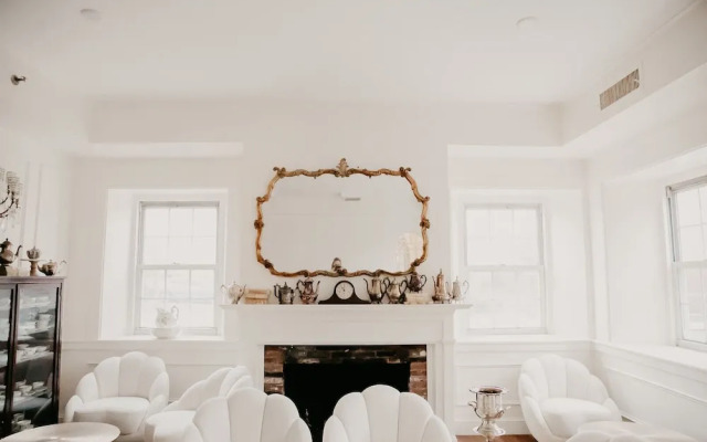 Garrison Inn Boutique Hotel