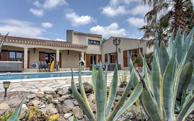 Lively Villa in Félines-minervois With Pool