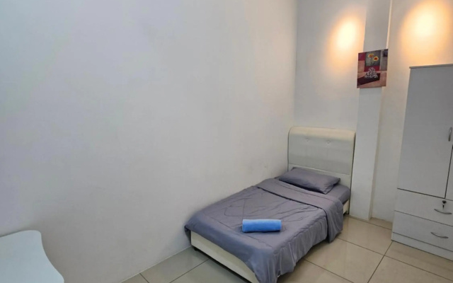 Color Mixed Home Hostel