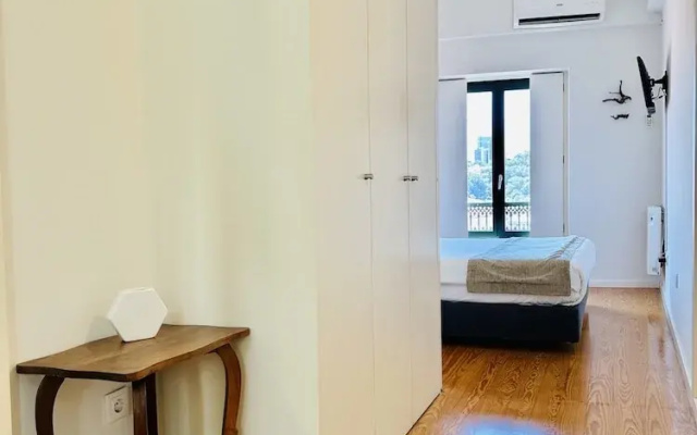 Charming 2-bedroom Apartment in Porto