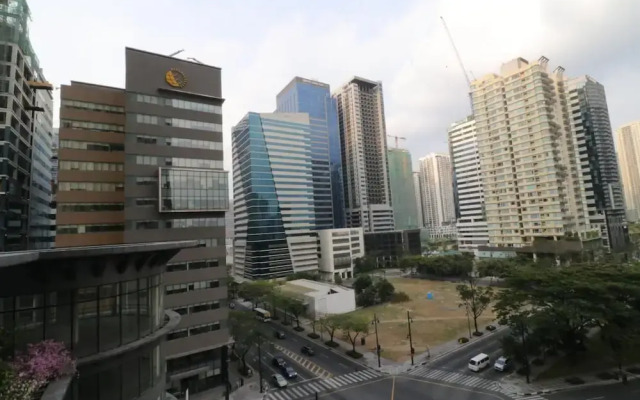 Oasis Regency at Fort Victoria BGC