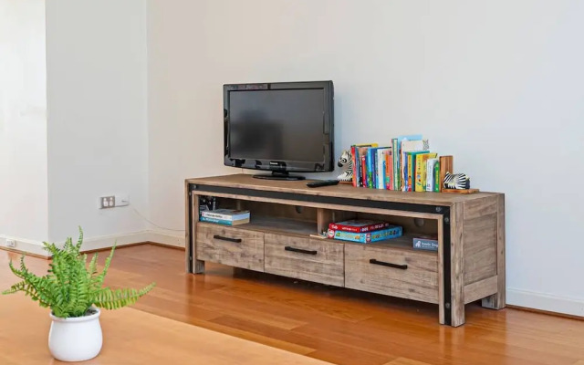 Cityscape Charm in Wattle Park