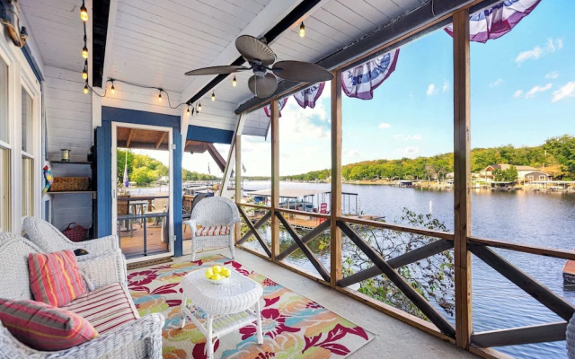 Sunrise Oasis - Enjoy Lakefront Living