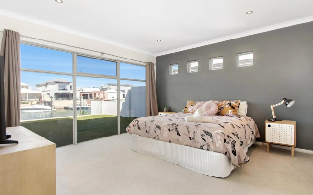 Deluxe Living in Mariners Cove