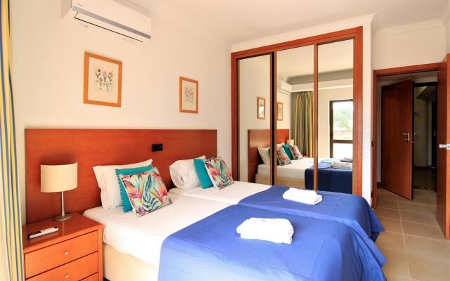 Vilamoura Cosy 3 With Pool by Homing