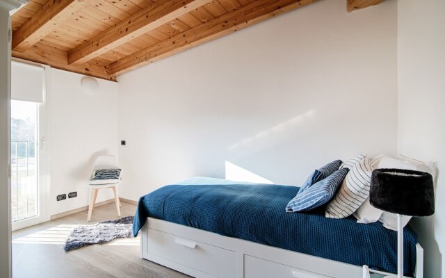 MyHomeInComo -  White Attic