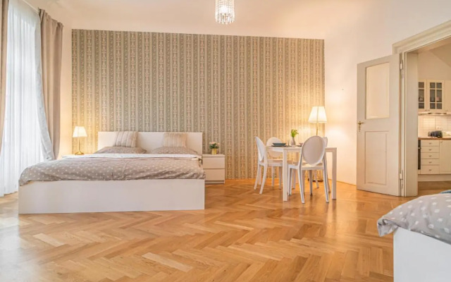 Spacious Apt at Mala Strana, Charles Bridge 3min