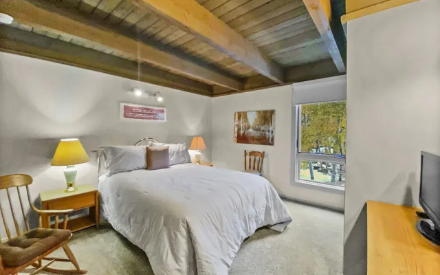 Breckenridge Spacious Mill Run 5 Townhouse by RedAwning