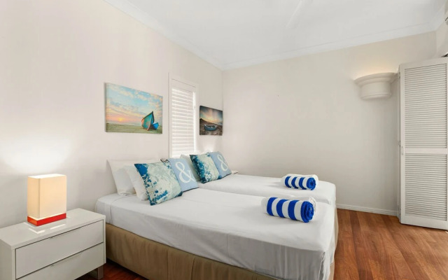 Beachfront Apt In Alamanda Beachfront Resort 25