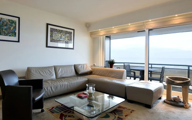 Refined Seaview Apartment