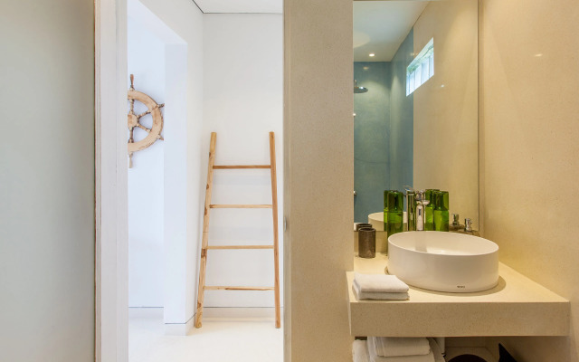 The Green Room Seminyak - Hostel