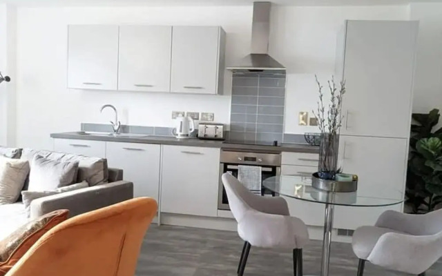 Modern 2 Bed Apt - 15 Mins to Birmingham Centre