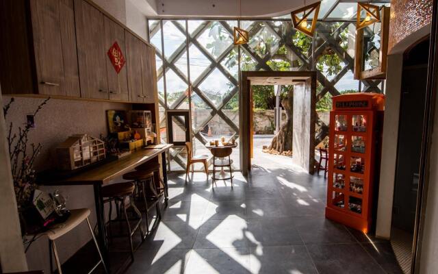 Orange Moon Inn