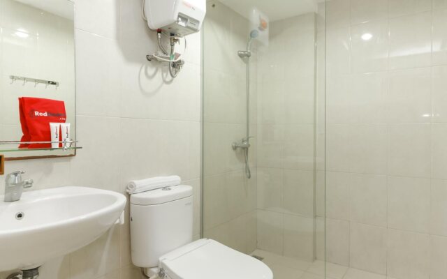 RedDoorz Plus near Harmoni Gajah Mada