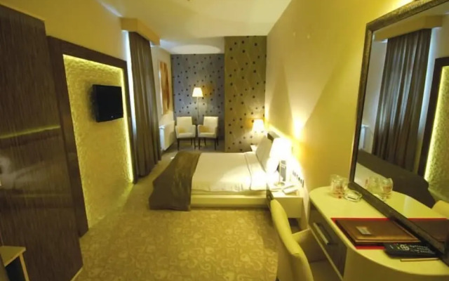 Hotel Ayata