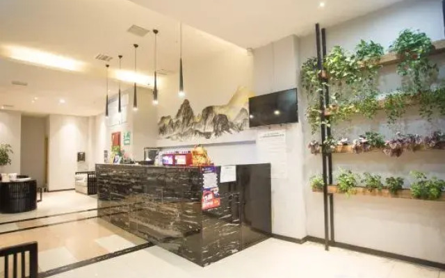 Lingxiu Hotel