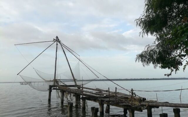 BLUSALZ MANOR Waters Edge Kochi
