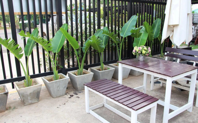 Modern Inn by Saifon