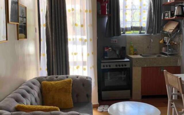 Serenity Studio, Lovely spacious 1-bedroom with ample parking