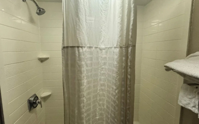 Quality Inn & Suites Memphis