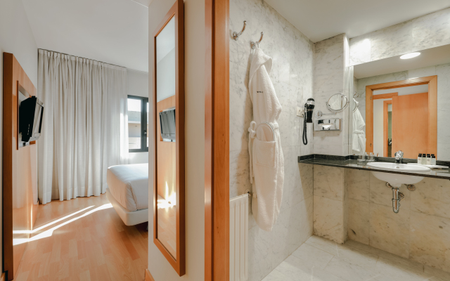 Catalonia Barcelona Beach Hotel 