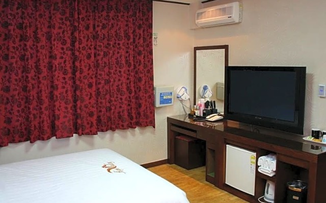 Goodstay HighValley Hotel