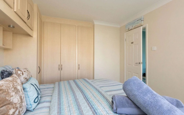 Seaside Retreat - Five Minutes to Beach Village