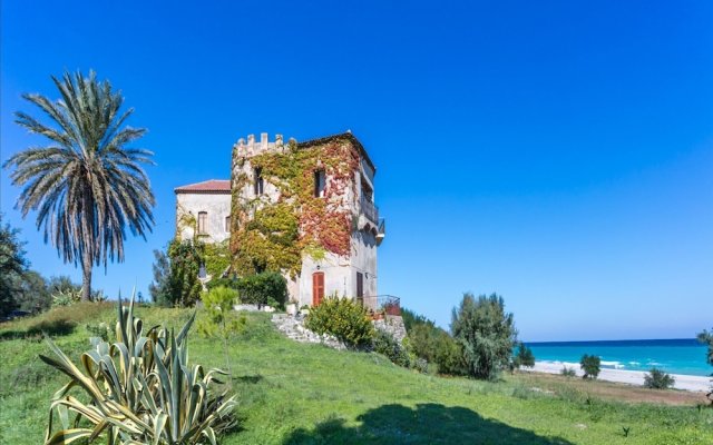 Historical villa in Calabria with colourful garden