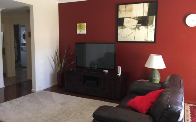 Cole House Apartments – Guest Rooms – Orange