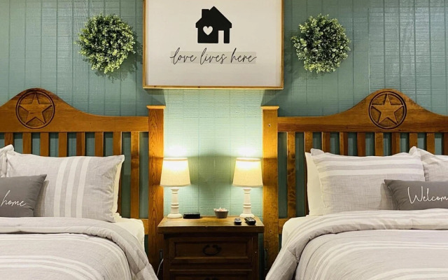 The Big Texan Airbnb 112