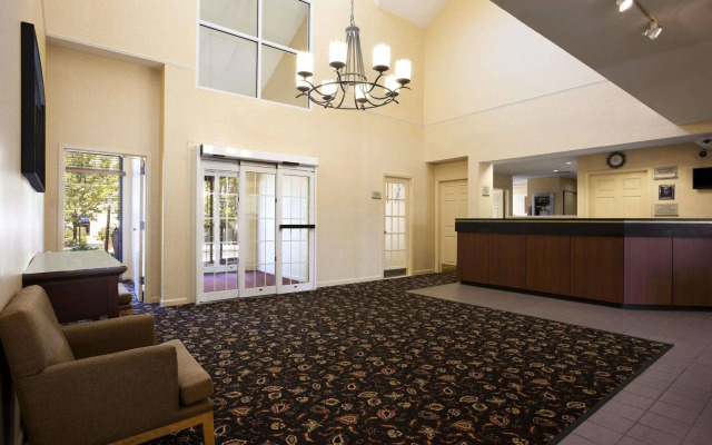 Philadelphia Suites-Extended Stay