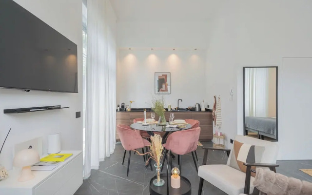 Piccola Como Lotus by Rent all Como