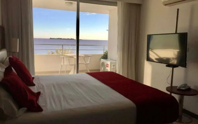 Golden Hour Studio - Dos Orillas 404