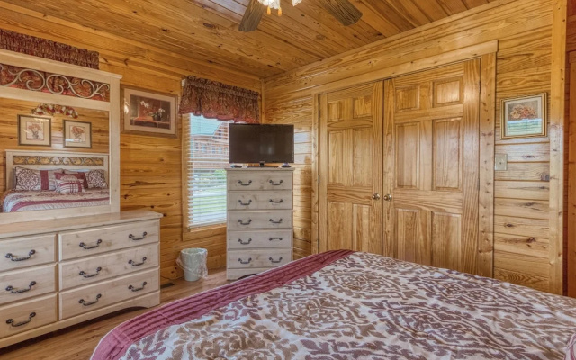 Mountain Breeze 5 Bedrooms 3 Bathrooms Cabin